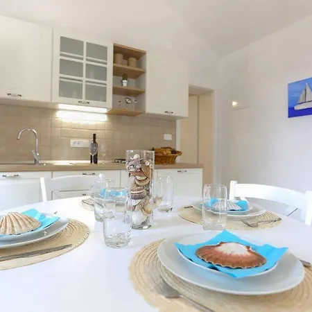 Feriehus Beach House Sarbun Postira