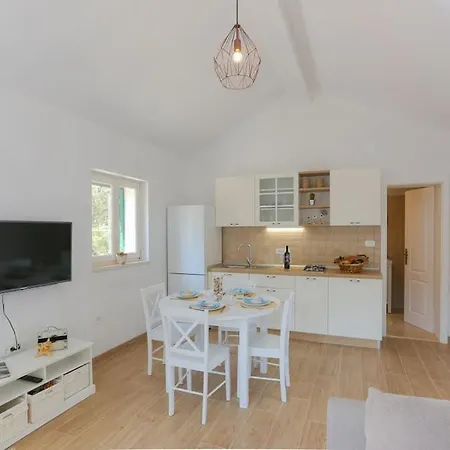Beach House Sarbun Postira